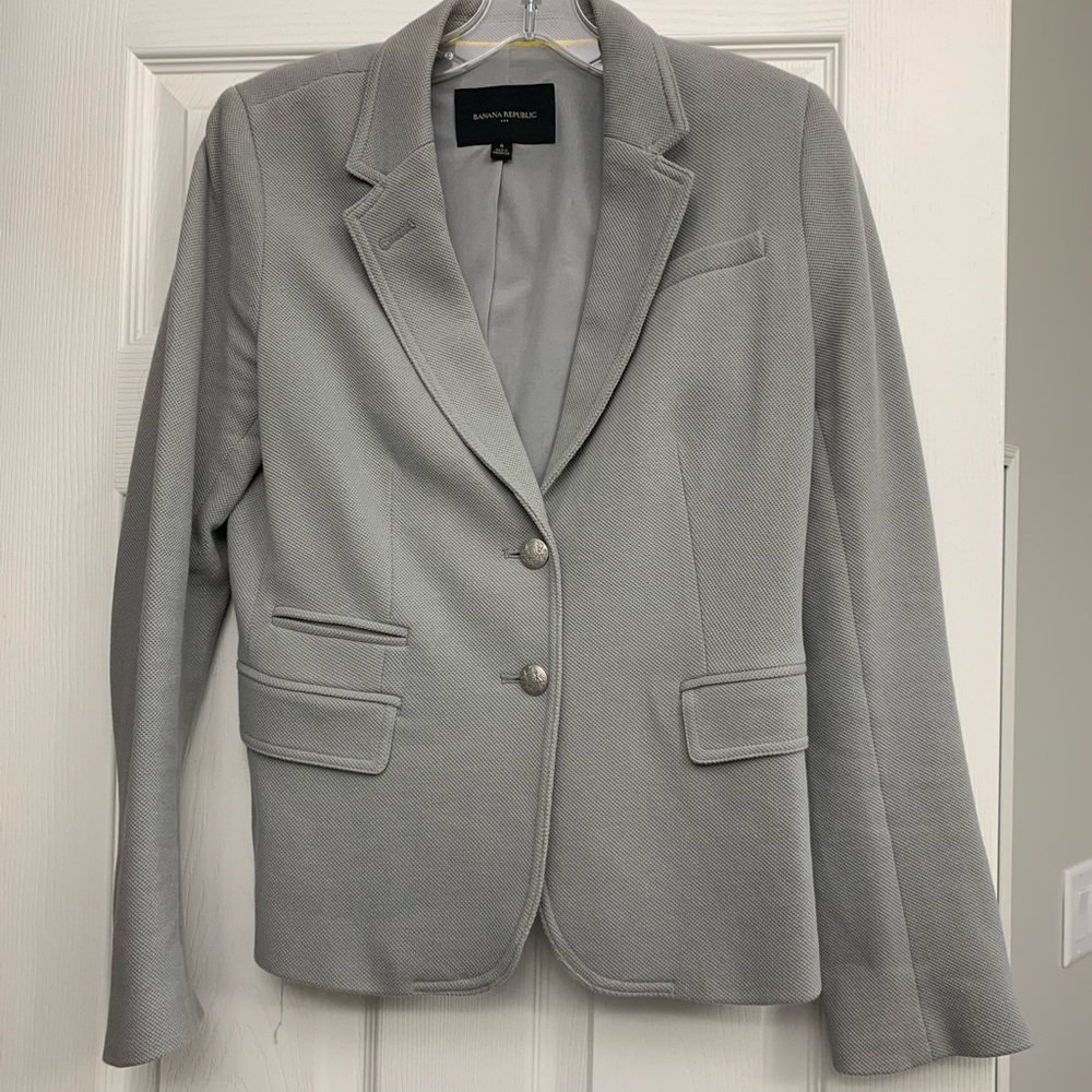 Gray banana republic blazer.